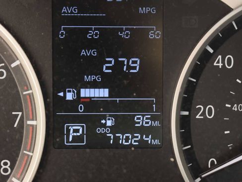 Used 2018 Nissan Kicks S FWD image 9