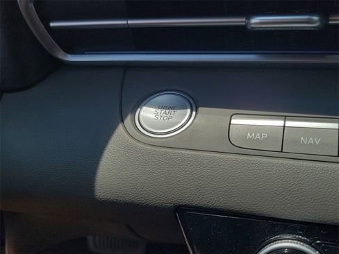 Used 2025 Hyundai Elantra SEL image 24