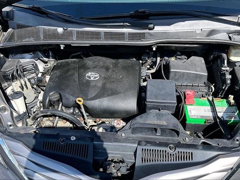 Used 2017 Toyota Sienna XLE FWD image 10