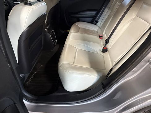 Used 2015 Dodge Charger SE w/ Sport Appearance Group image 16