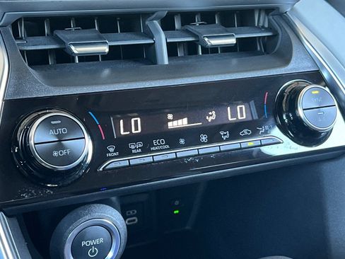 Certified 2024 Toyota Venza LE image 25