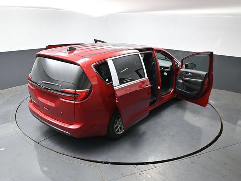 New 2027 Chrysler Pacifica Select FWD image 44
