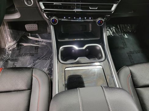 Used 2024 Chevrolet Traverse RS image 17