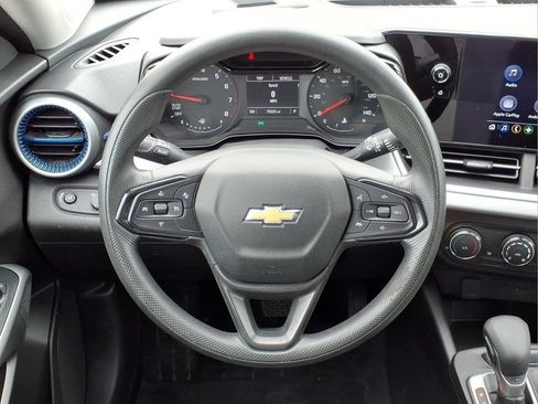 Used 2024 Chevrolet Trax LS w/ LS Convenience Package FWD image 17