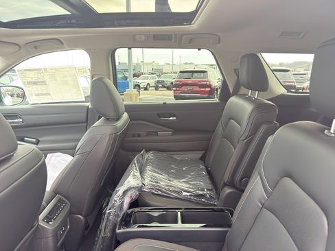 New 2026 Nissan Pathfinder SL image 33