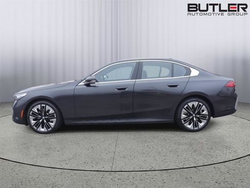 Certified 2025 BMW 530i image 4