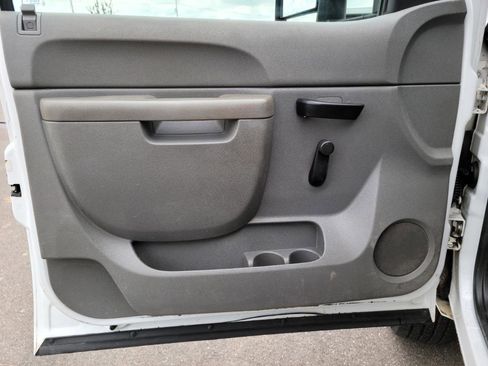 Used 2010 GMC Sierra 2500 W/T RWD image 7