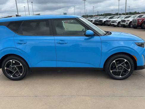 Used 2024 Kia Soul EX FWD image 2