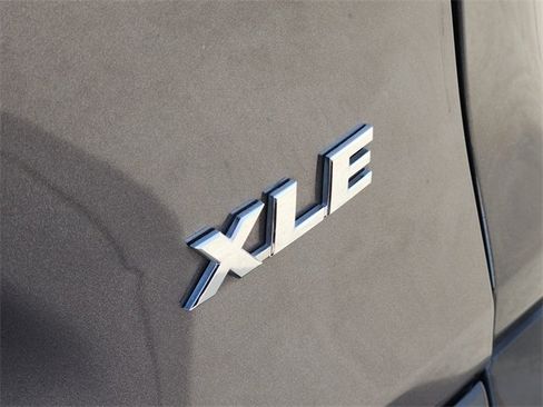 Used 2021 Toyota RAV4 XLE image 12