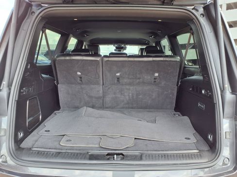 Used 2024 Jeep Wagoneer L Series II RWD image 23