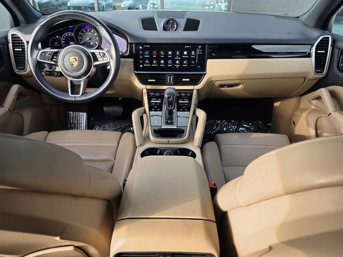 Used 2022 Porsche Cayenne image 17
