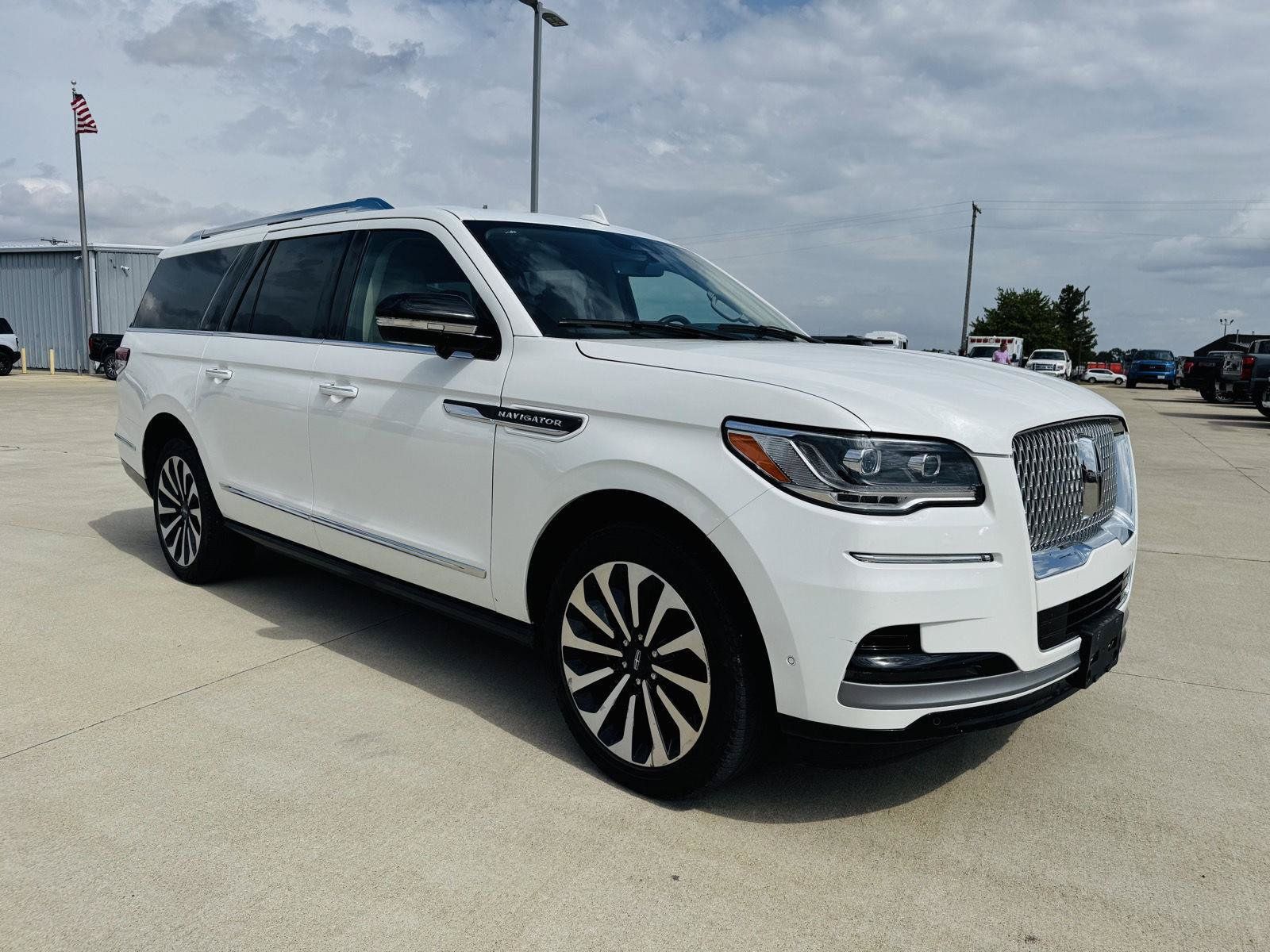 Used 2024 Lincoln Navigator L Reserve AWD/4WD image 2