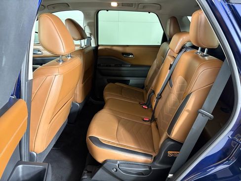 Used 2022 Nissan Pathfinder Platinum w/ Cargo Package image 37