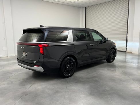 Used 2025 Kia Carnival FWD image 9