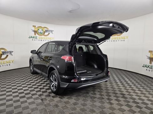 Used 2018 Toyota RAV4 XLE AWD/4WD image 30