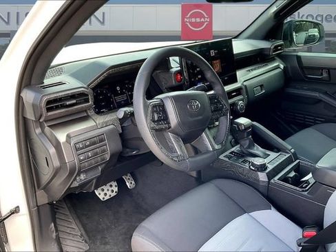 Used 2025 Toyota Tacoma TRD Sport AWD/4WD image 16
