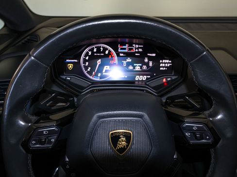 Used 2017 Lamborghini Huracan LP 610-4 AWD/4WD image 30
