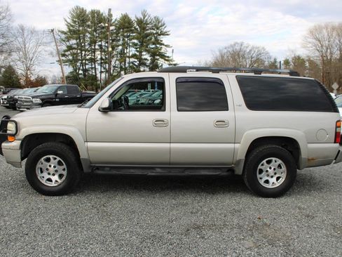 Used 2005 Chevrolet Suburban Z71 w/ Preferred Equipment Group image 10