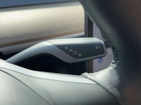 Used 2021 Tesla Model Y Long Range image 12