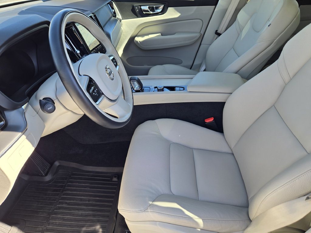 Certified 2025 Volvo XC60 B5 Core w/ Protection Package Premier AWD/4WD image 10