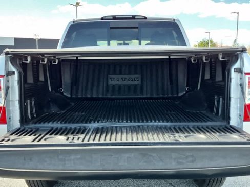 Used 2019 Nissan Titan S image 19