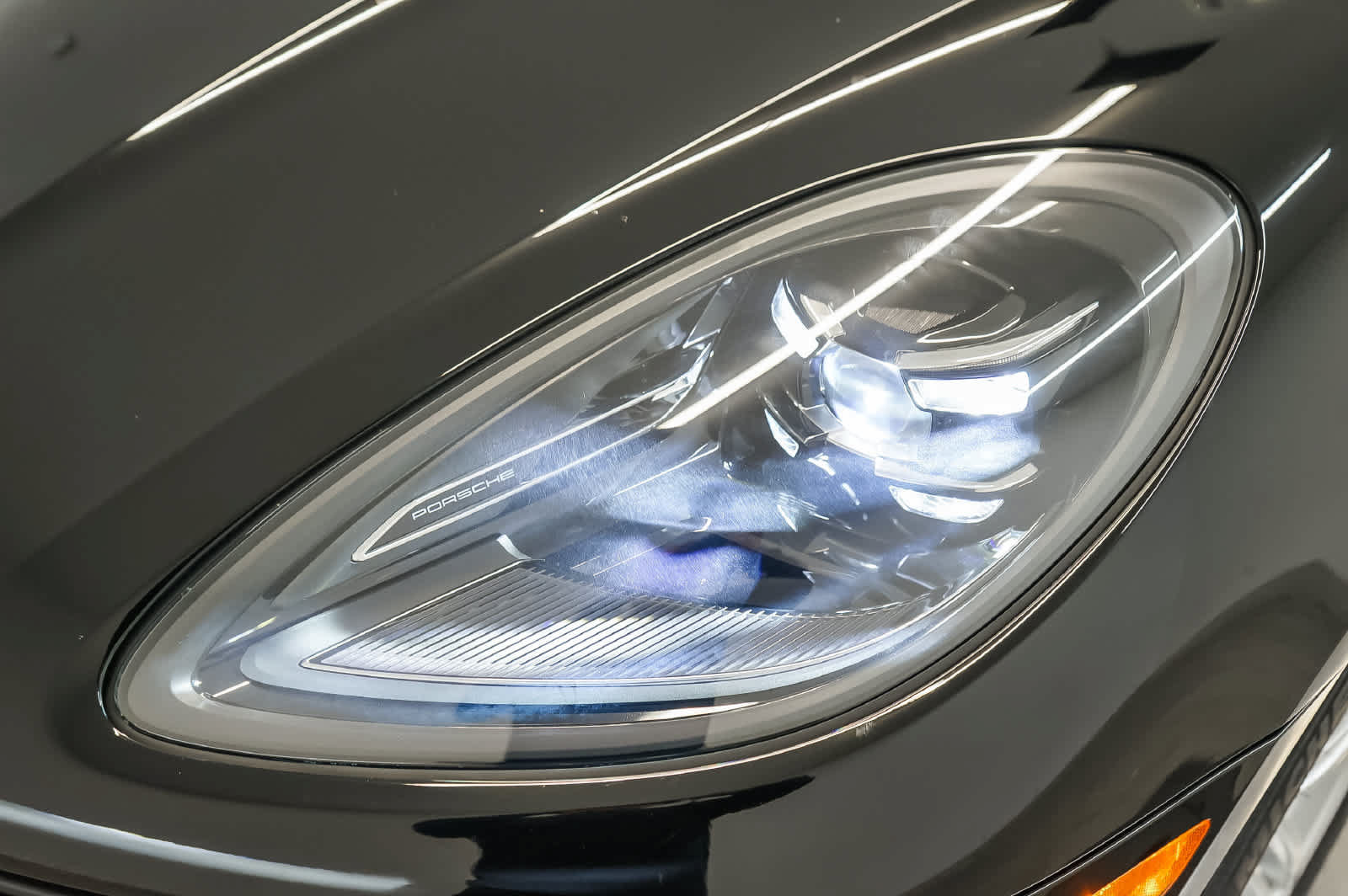 Certified 2026 Porsche Macan AWD/4WD image 15