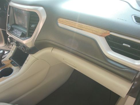 Used 2019 GMC Acadia Denali w/ Technology Package FWD image 49