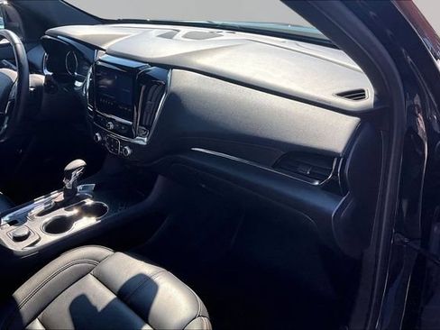 Used 2023 Chevrolet Traverse RS FWD image 15