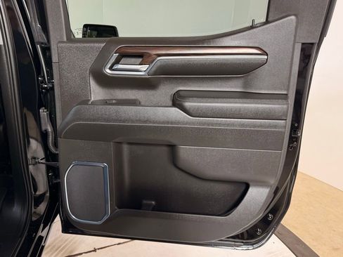 Used 2024 GMC Sierra 1500 SLT image 18
