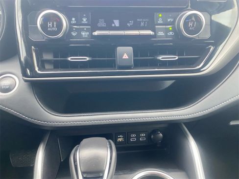 Used 2024 Toyota Highlander LE image 26