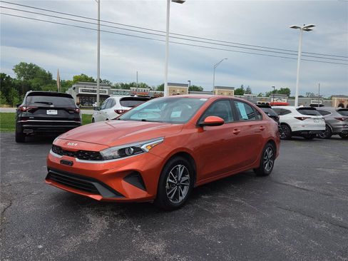 Used 2023 Kia Forte LXS FWD image 3