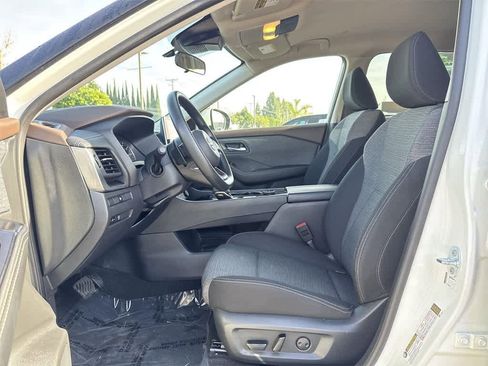 Used 2023 Nissan Rogue SV image 24