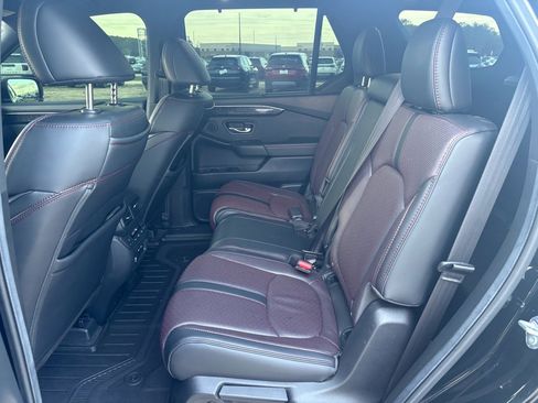 Certified 2025 Honda Pilot Black Edition image 28