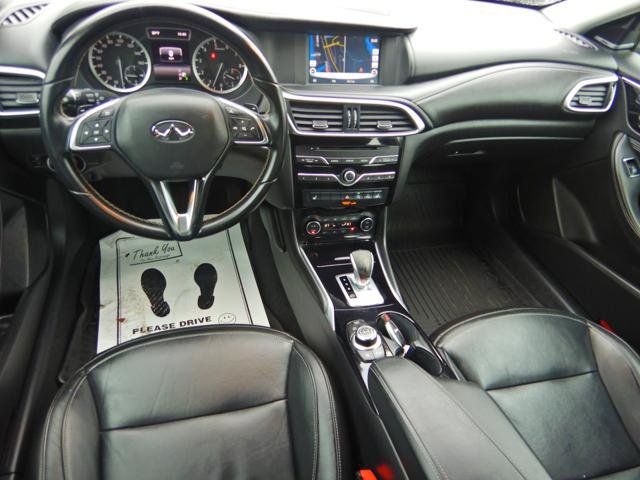 Used 2018 INFINITI QX30 Premium w/ Navigation Package AWD/4WD image 2