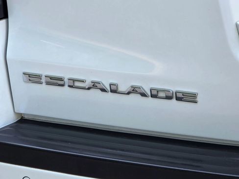 Used 2016 Cadillac Escalade ESV Platinum image 42