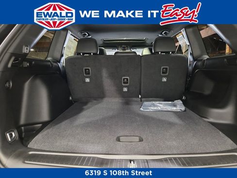 New 2025 Jeep Grand Cherokee Altitude image 16