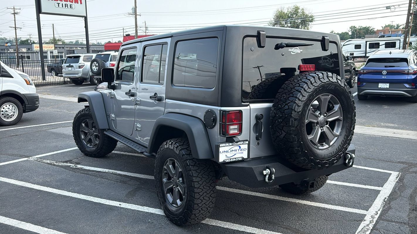 Used 2017 Jeep Wrangler Unlimited Rubicon AWD/4WD image 5