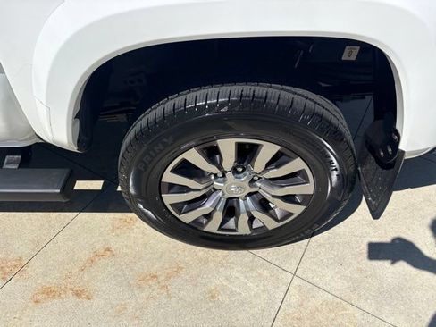 Used 2021 Toyota Tacoma Limited AWD/4WD image 11