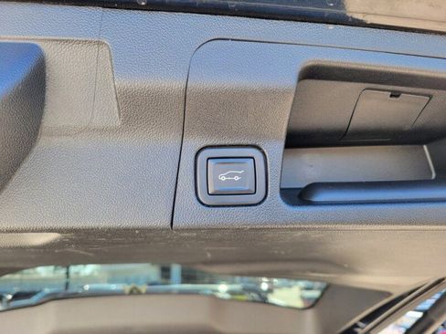 Used 2021 GMC Acadia Denali w/ Denali Technology Package image 8