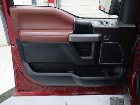 Used 2018 Ford F150 Platinum w/ Equipment Group 701A Luxury image 11