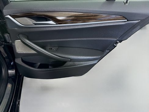 Used 2021 BMW 540i w/ Premium Package image 28