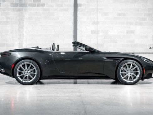 Used 2019 Aston Martin DB11 Volante image 2
