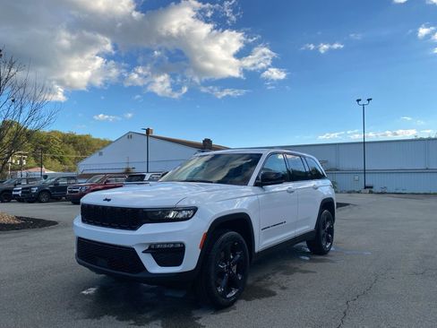 New 2025 Jeep Grand Cherokee Limited w/ Black Appearance Package image 5