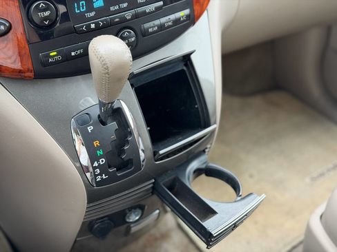 Used 2007 Toyota Sienna XLE Limited FWD image 15