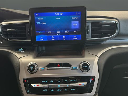 Used 2021 Ford Explorer XLT w/ Equipment Group 202A AWD/4WD image 13