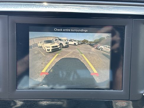 Used 2020 Chrysler Pacifica Touring image 31