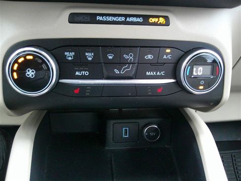 Used 2020 Ford Escape SE image 14