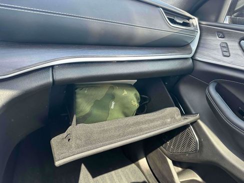 Used 2023 Jeep Grand Cherokee Overland w/ Luxury Tech Group IV image 36