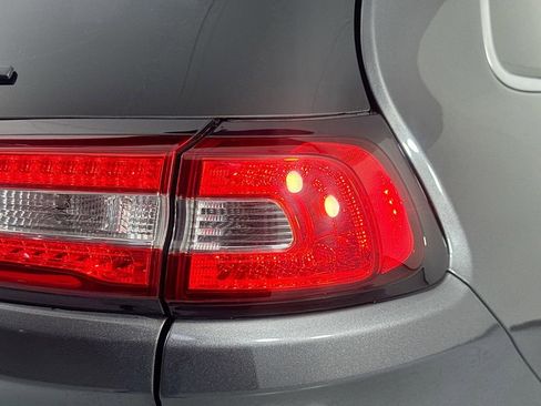 Used 2016 Jeep Cherokee Latitude w/ Safety/Convenience Group image 32