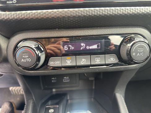 Used 2022 Nissan Kicks SV image 25